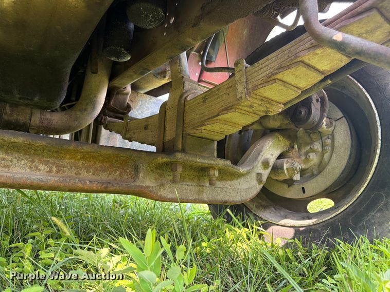 image for item FK3320 1989 Ford LNT8000 grain truck