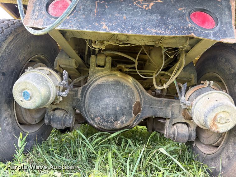 image for item FK3320 1989 Ford LNT8000 grain truck