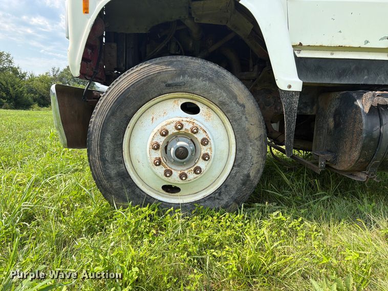 image for item FK3320 1989 Ford LNT8000 grain truck