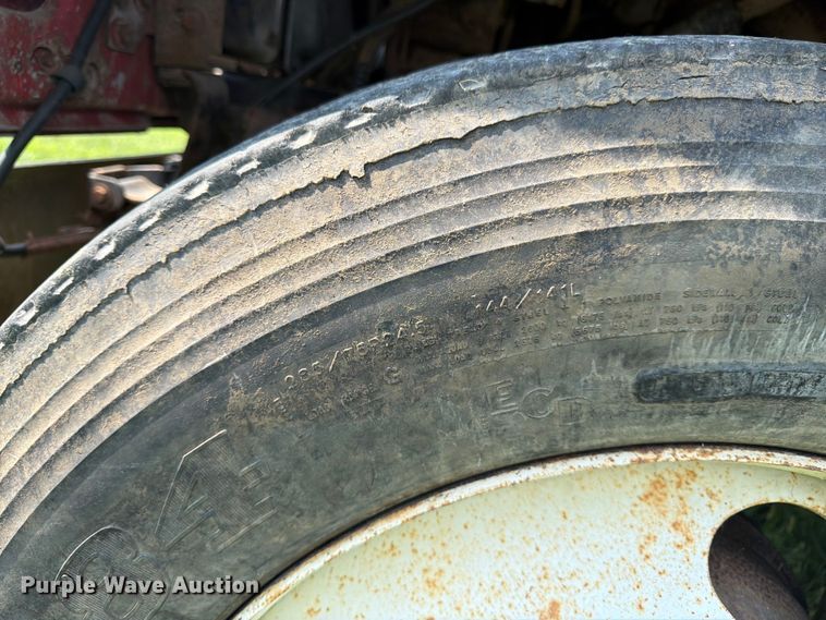 image for item FK3320 1989 Ford LNT8000 grain truck