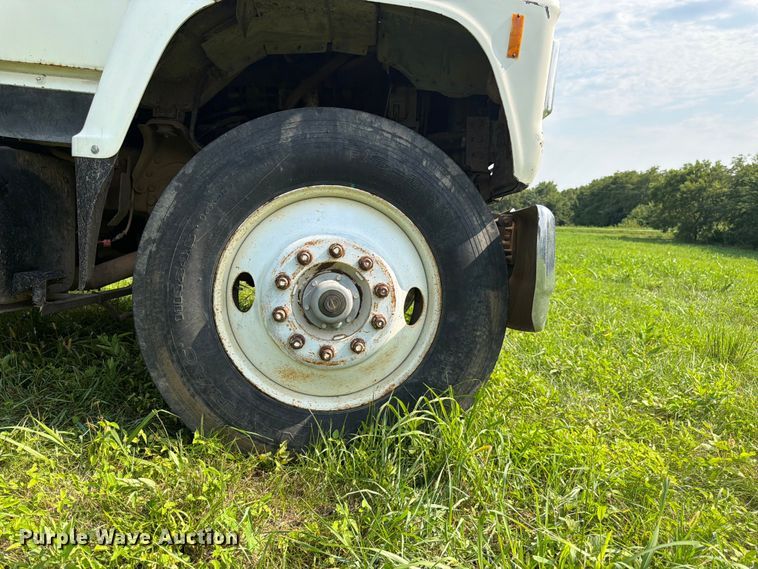 image for item FK3320 1989 Ford LNT8000 grain truck