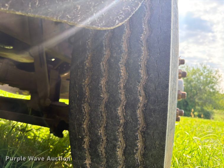 image for item FK3320 1989 Ford LNT8000 grain truck