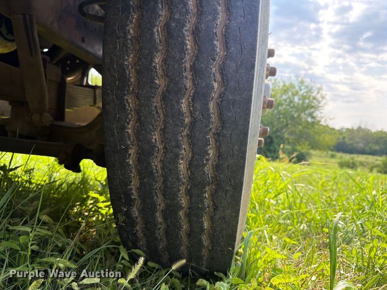 image for item FK3320 1989 Ford LNT8000 grain truck