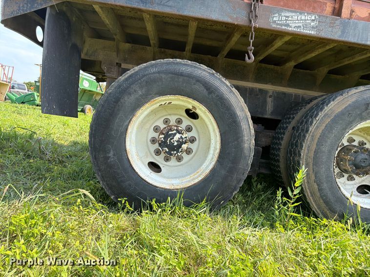 image for item FK3320 1989 Ford LNT8000 grain truck