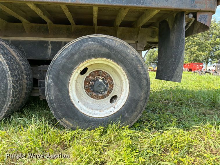 image for item FK3320 1989 Ford LNT8000 grain truck