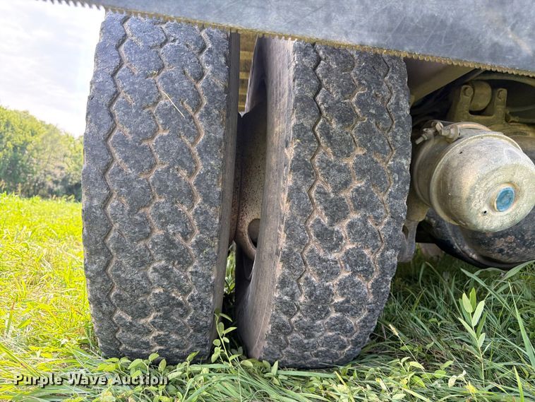 image for item FK3320 1989 Ford LNT8000 grain truck