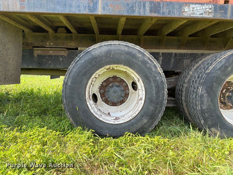 image for item FK3320 1989 Ford LNT8000 grain truck
