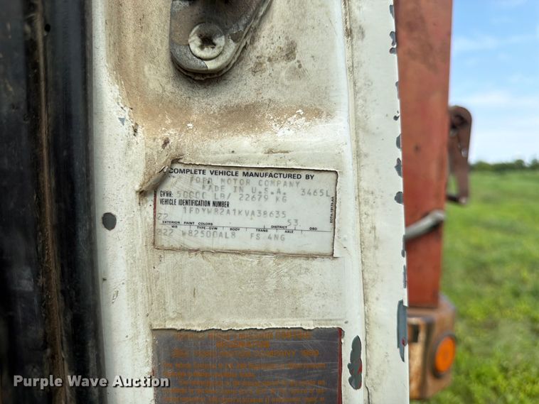 image for item FK3320 1989 Ford LNT8000 grain truck