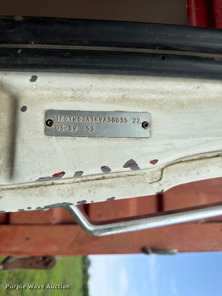 image for item FK3320 1989 Ford LNT8000 grain truck