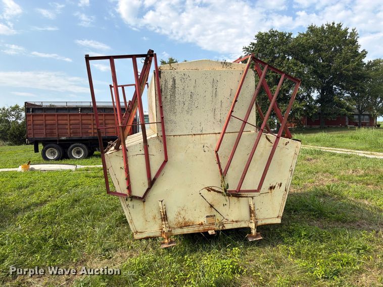 image for item FK3321 Apache CF8A150 creep feeder