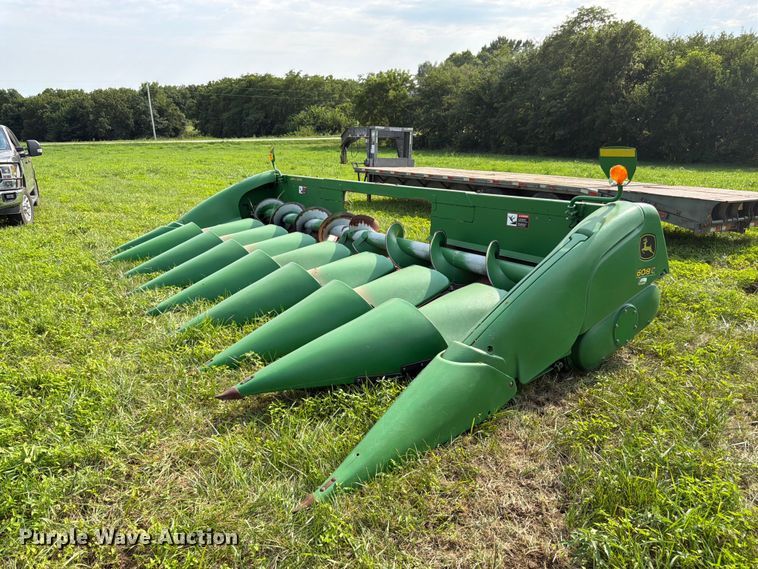 2010 John Deere 608CX corn head