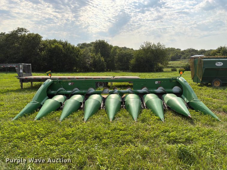 image for item FK3323 2010 John Deere 608CX corn head