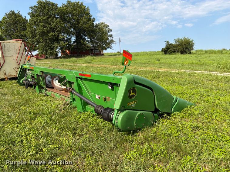 image for item FK3323 2010 John Deere 608CX corn head