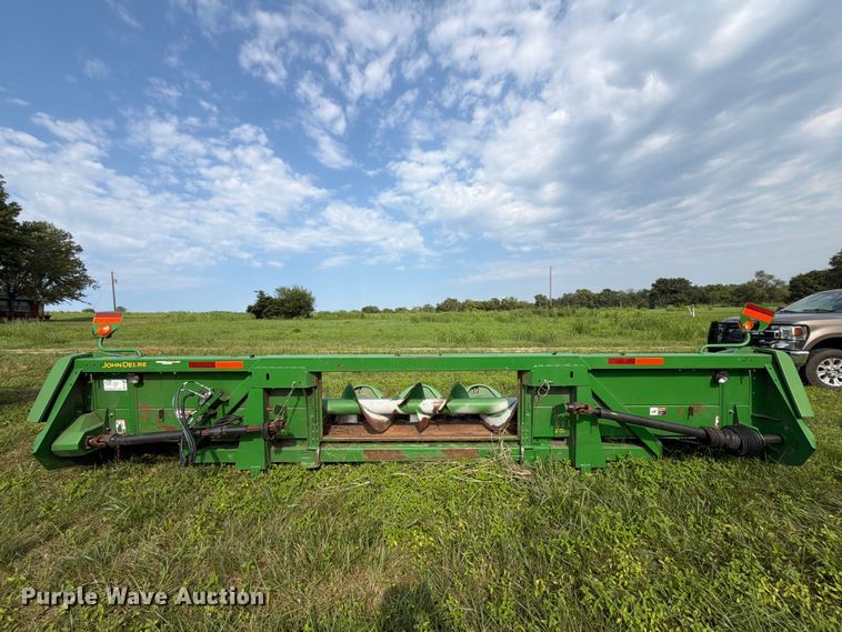 image for item FK3323 2010 John Deere 608CX corn head