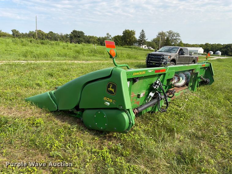 image for item FK3323 2010 John Deere 608CX corn head