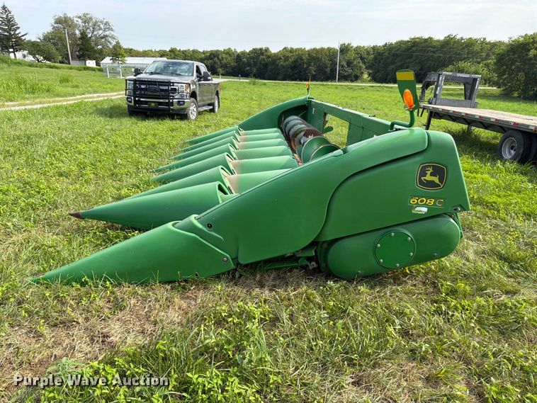 image for item FK3323 2010 John Deere 608CX corn head