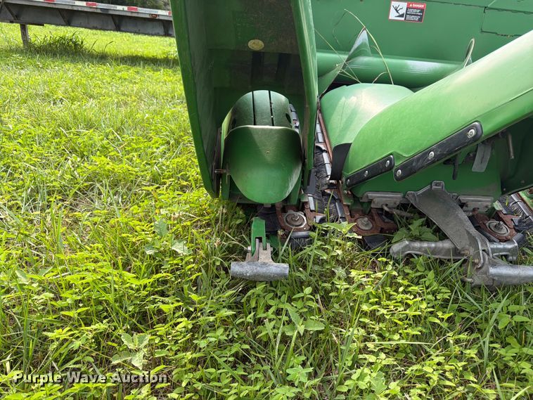 image for item FK3323 2010 John Deere 608CX corn head