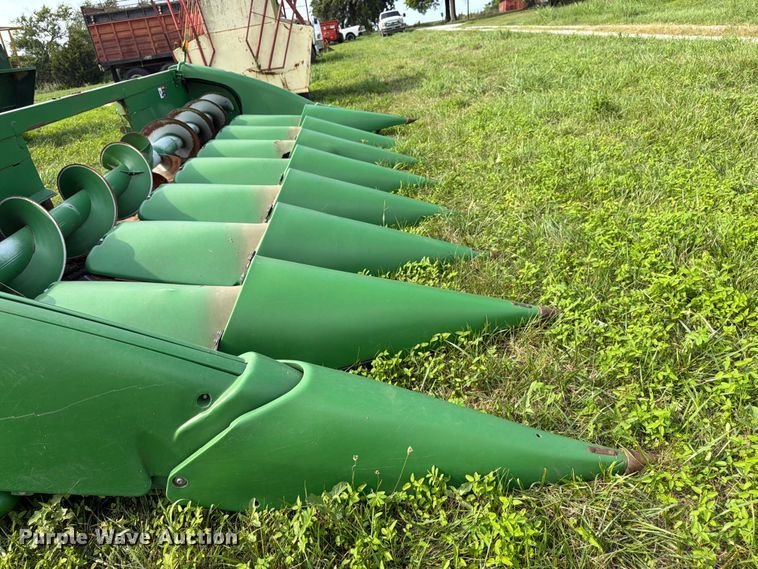 image for item FK3323 2010 John Deere 608CX corn head