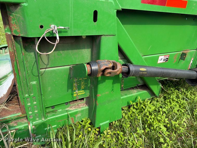 image for item FK3323 2010 John Deere 608CX corn head