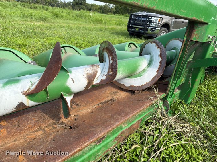 image for item FK3323 2010 John Deere 608CX corn head