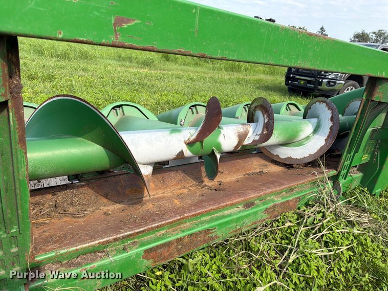 image for item FK3323 2010 John Deere 608CX corn head