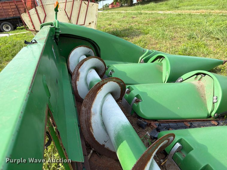 image for item FK3323 2010 John Deere 608CX corn head