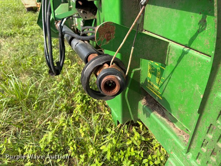 image for item FK3323 2010 John Deere 608CX corn head