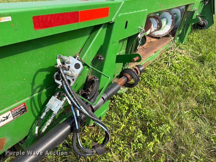 image for item FK3323 2010 John Deere 608CX corn head