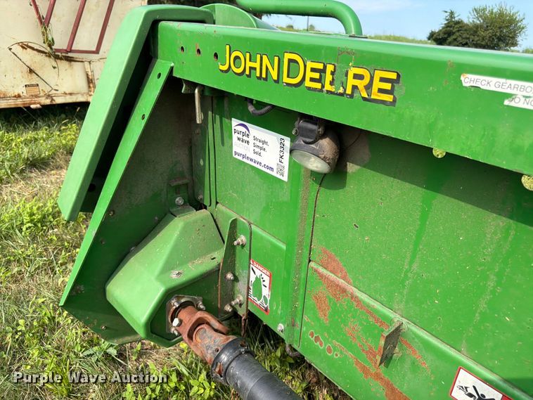 image for item FK3323 2010 John Deere 608CX corn head