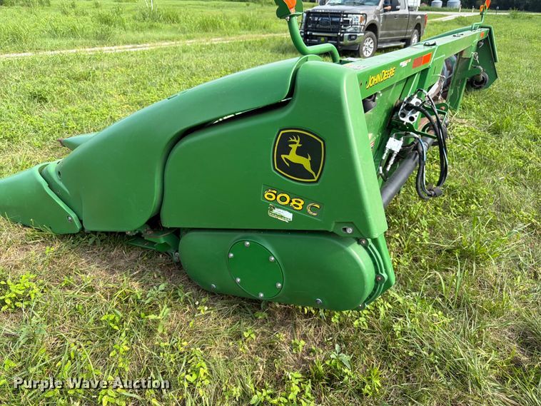 image for item FK3323 2010 John Deere 608CX corn head