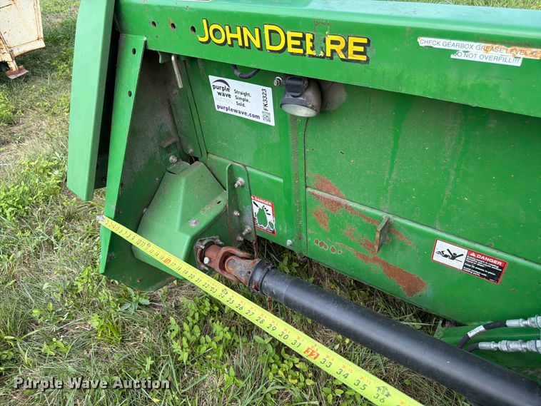 image for item FK3323 2010 John Deere 608CX corn head