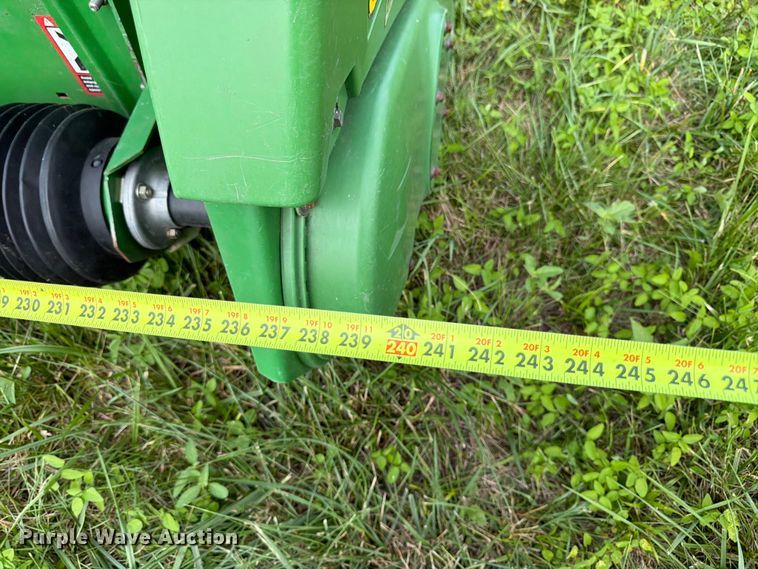 image for item FK3323 2010 John Deere 608CX corn head