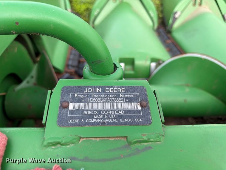 image for item FK3323 2010 John Deere 608CX corn head