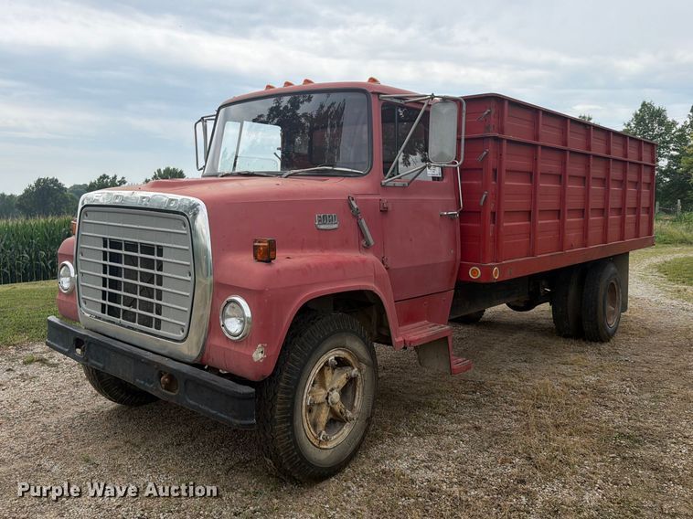 1974 Ford 700 grain truck