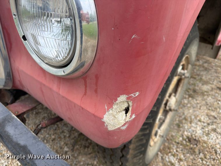 image for item FP4014 1974 Ford 700 grain truck