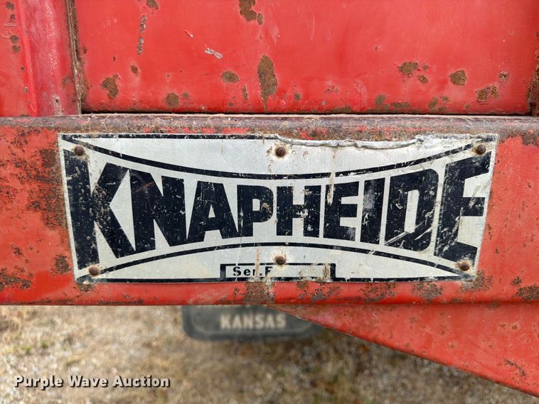 image for item FP4014 1974 Ford 700 grain truck