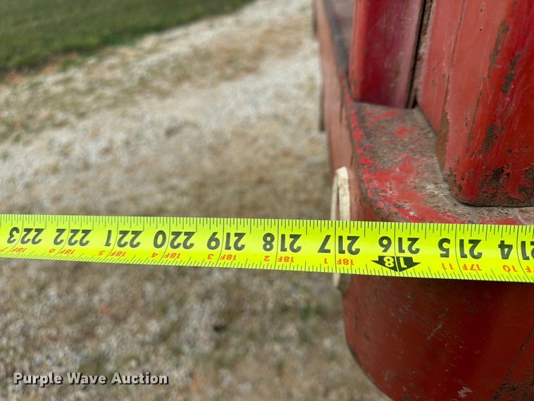 image for item FP4014 1974 Ford 700 grain truck