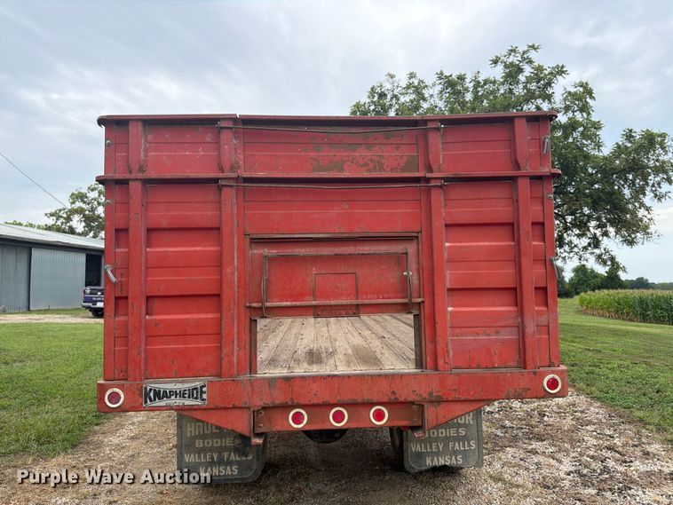 image for item FP4014 1974 Ford 700 grain truck