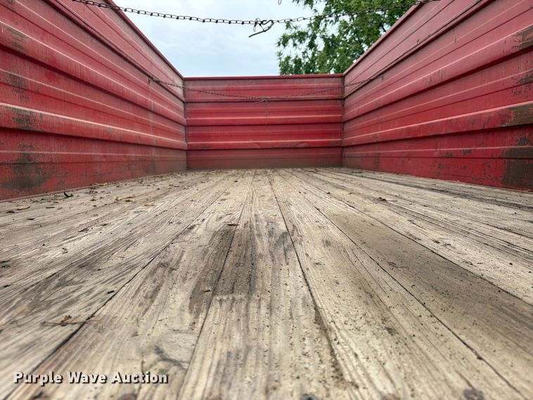 image for item FP4014 1974 Ford 700 grain truck