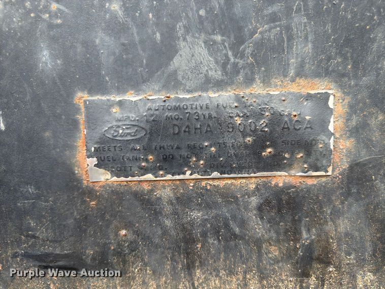 image for item FP4014 1974 Ford 700 grain truck
