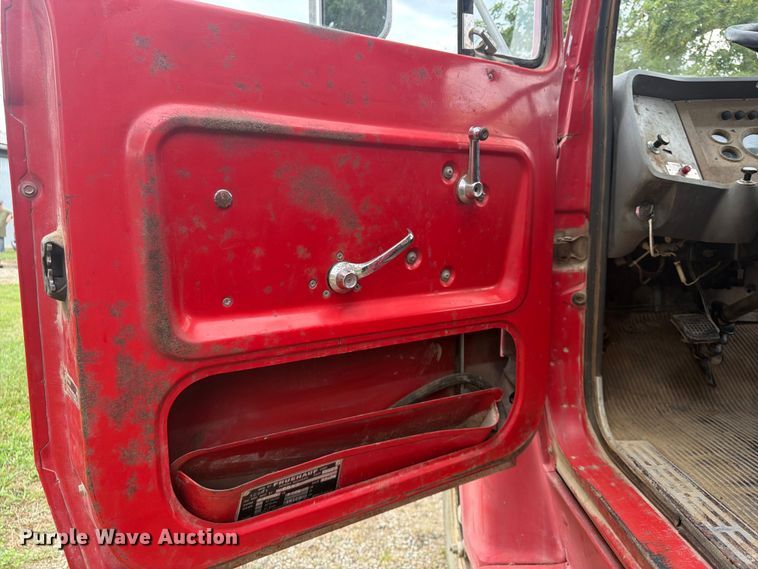 image for item FP4014 1974 Ford 700 grain truck