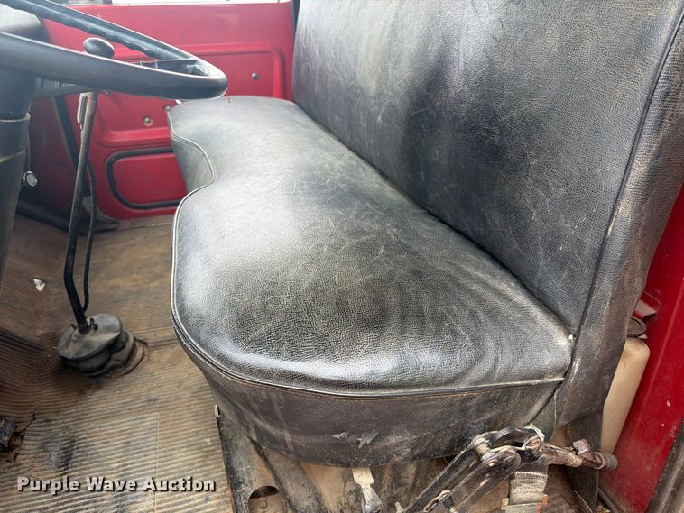 image for item FP4014 1974 Ford 700 grain truck