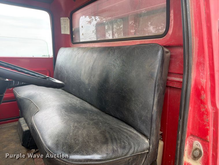 image for item FP4014 1974 Ford 700 grain truck