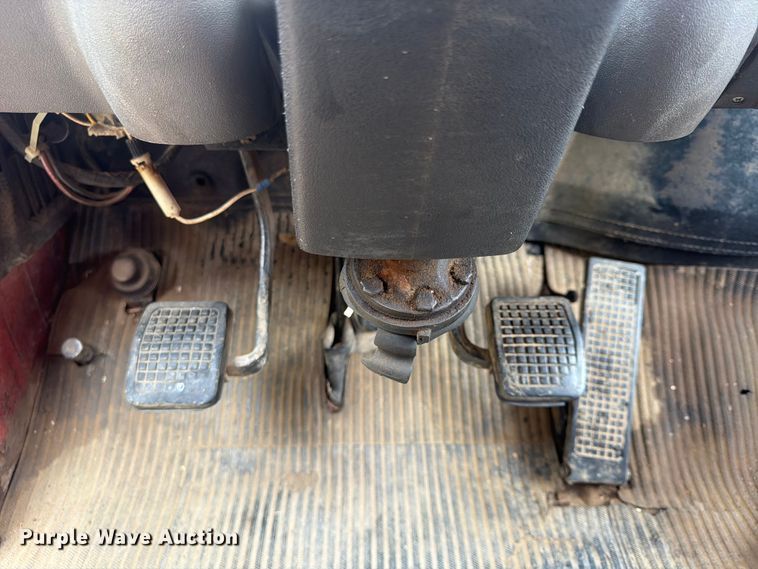 image for item FP4014 1974 Ford 700 grain truck