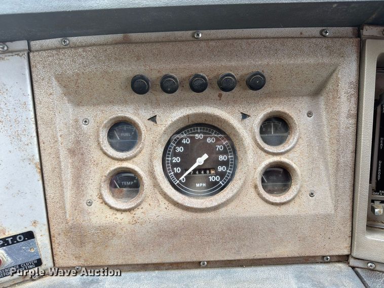 image for item FP4014 1974 Ford 700 grain truck