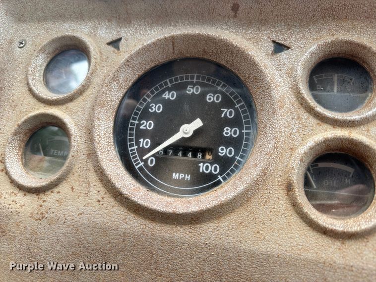 image for item FP4014 1974 Ford 700 grain truck