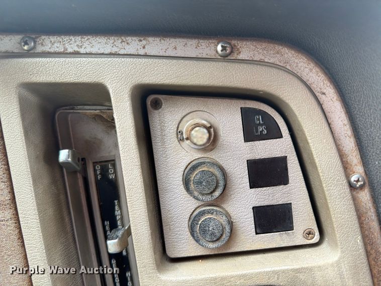 image for item FP4014 1974 Ford 700 grain truck