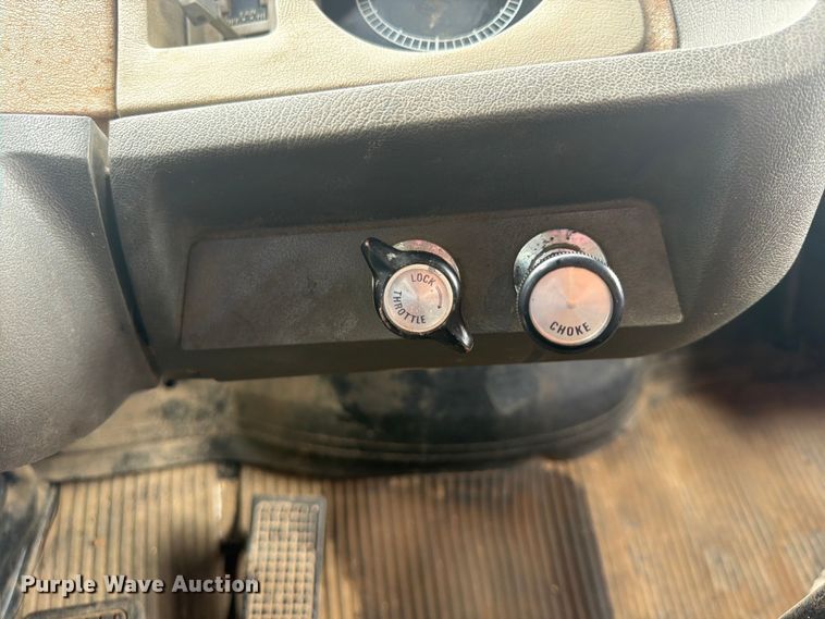 image for item FP4014 1974 Ford 700 grain truck