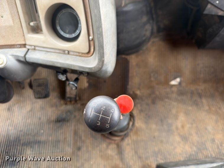 image for item FP4014 1974 Ford 700 grain truck