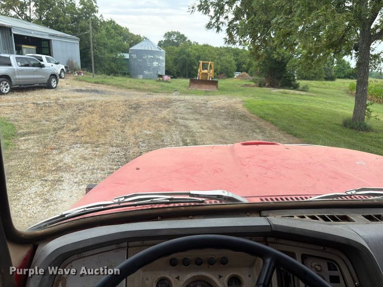 image for item FP4014 1974 Ford 700 grain truck